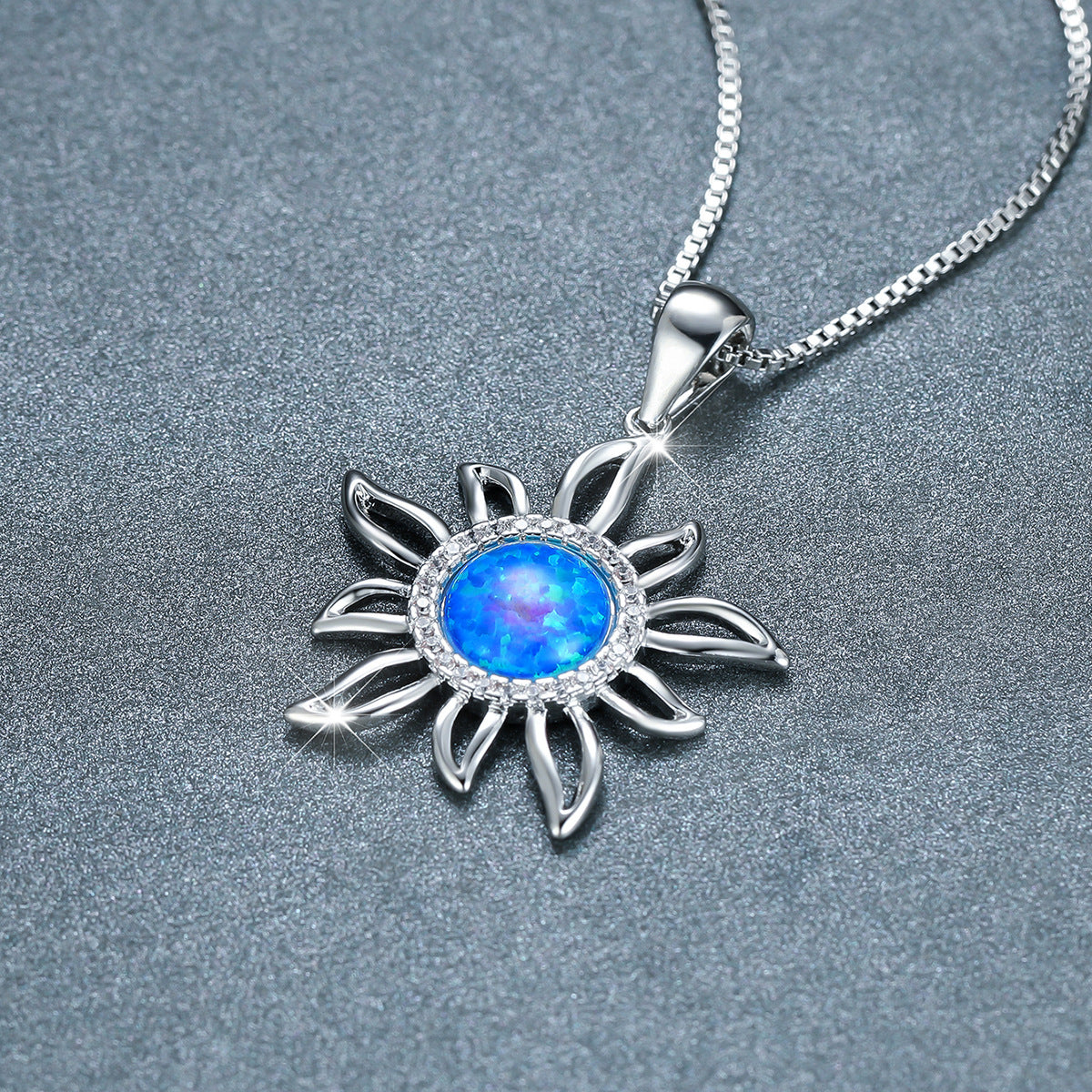 Platinum round blue-white Australian border white diamond sunflower hollow pendant necklace