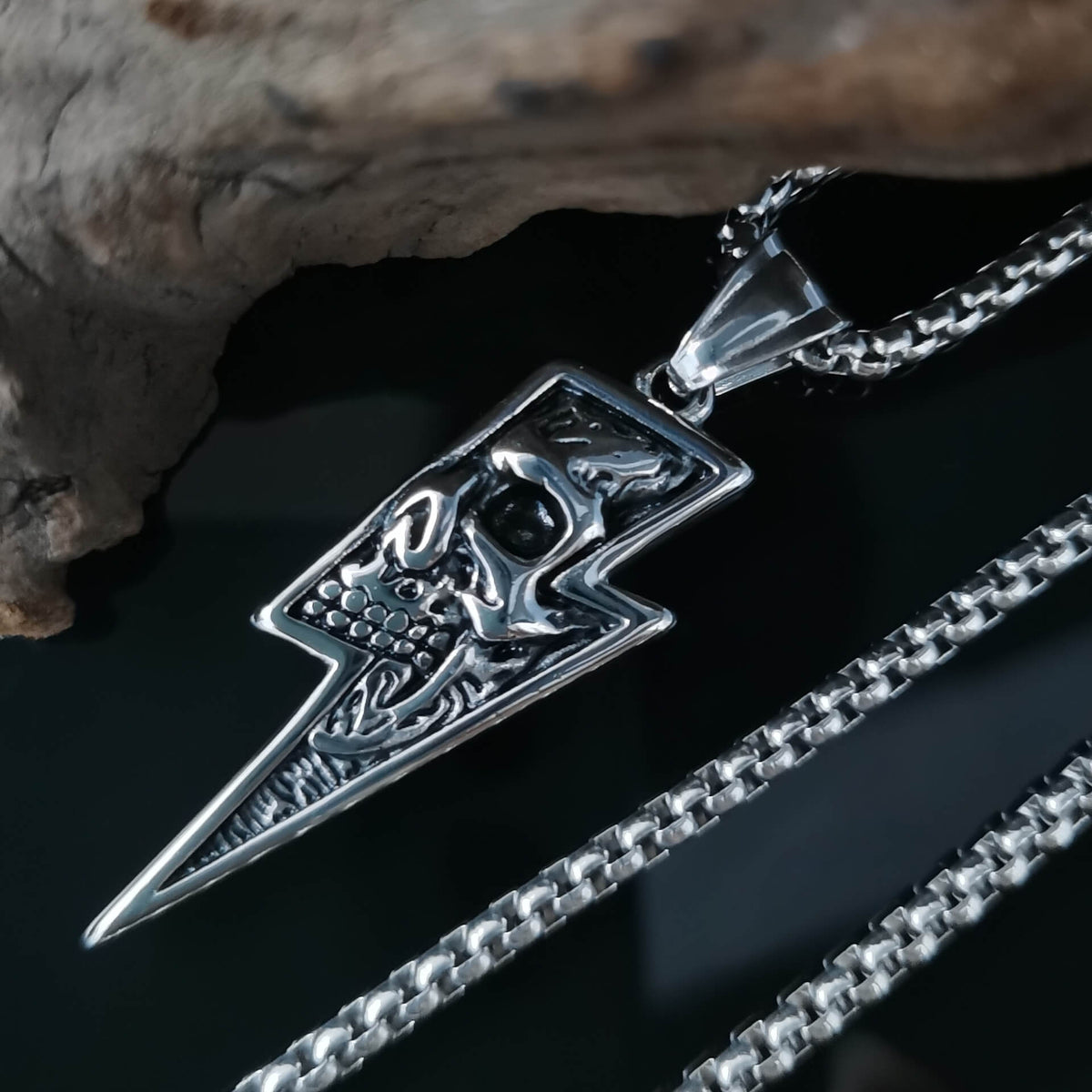 Men's Vintage Lightning Bolt And Skull Pendant Necklace