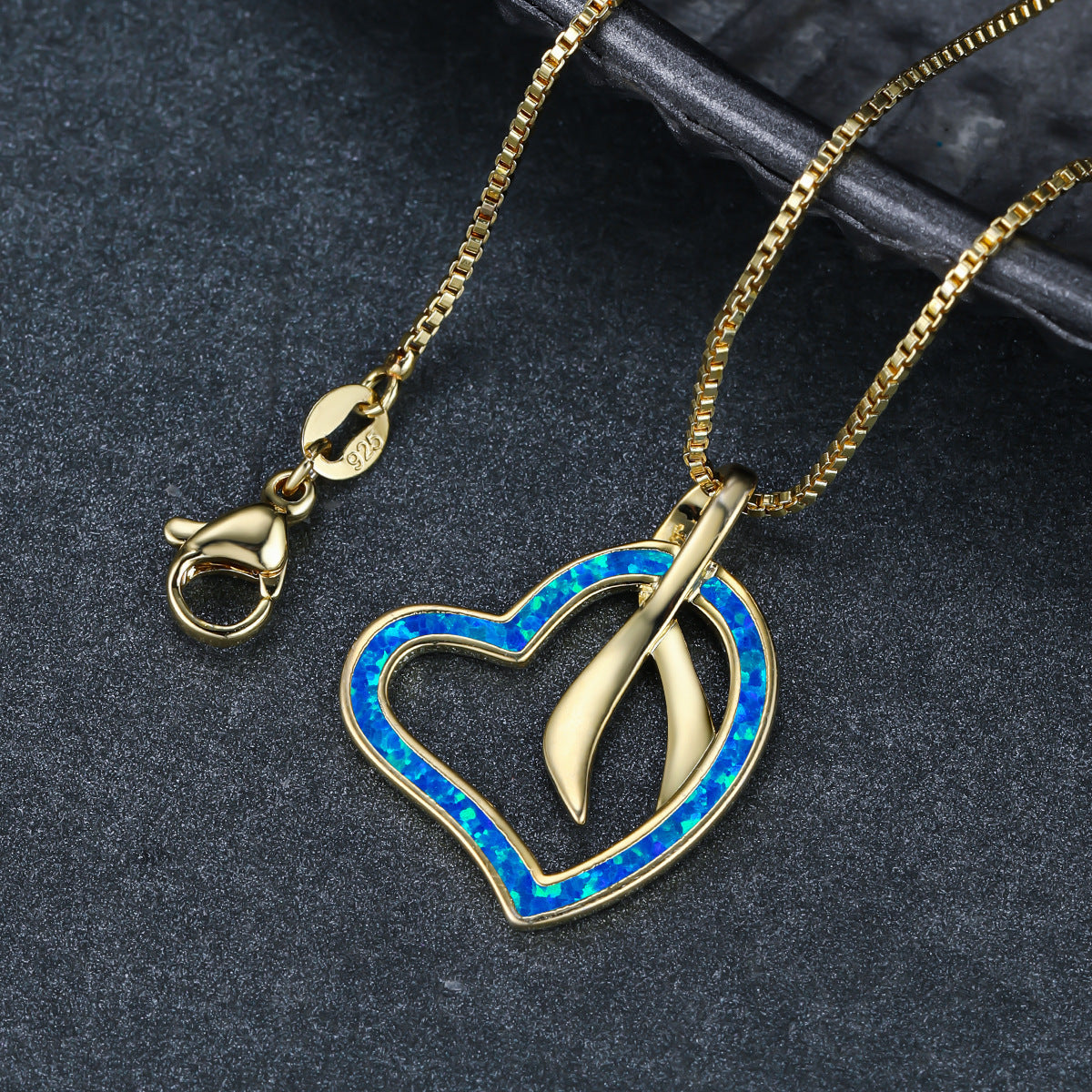 Fashionable blue Australian Babydoll creative pendant necklace
