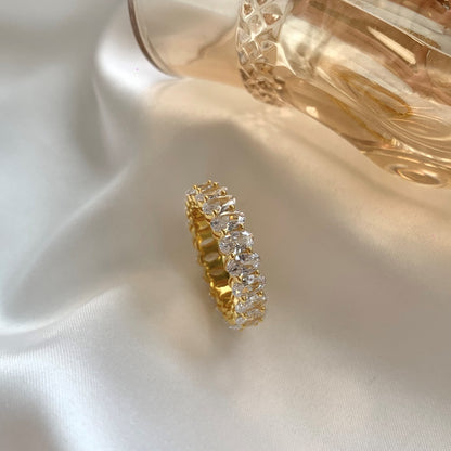 Women's Oval Egg Shape Claw Set Solitaire Zirconia Ring with Accent Side Stones, S925 with Gold Plating Ladies Fashion Ring
