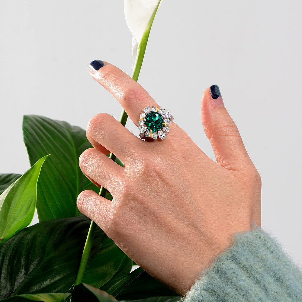 Women's Emerald With Pear Shape Zirconia Ring
