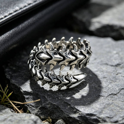 Vintage Men's Twisted Dragon-Shaped Ring