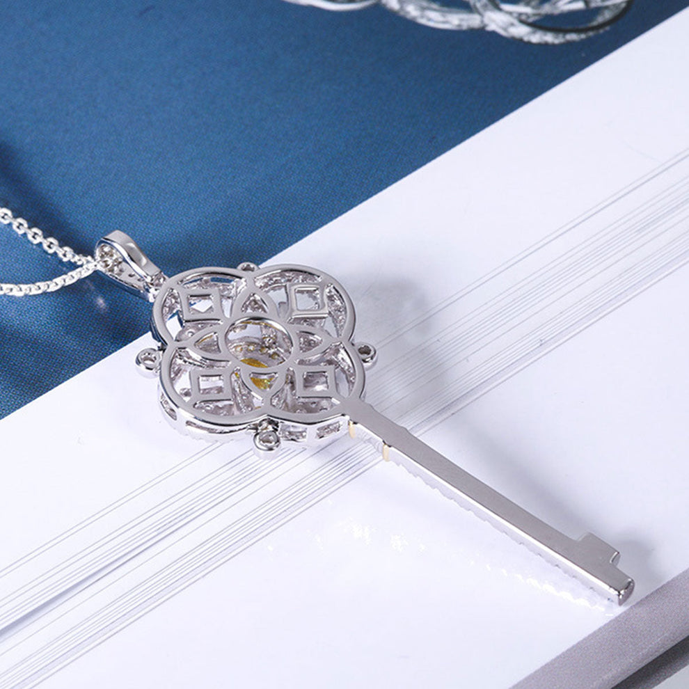 Women's White Gold Yellow Sapphire Four-leaf Clover Key Shape Pendant