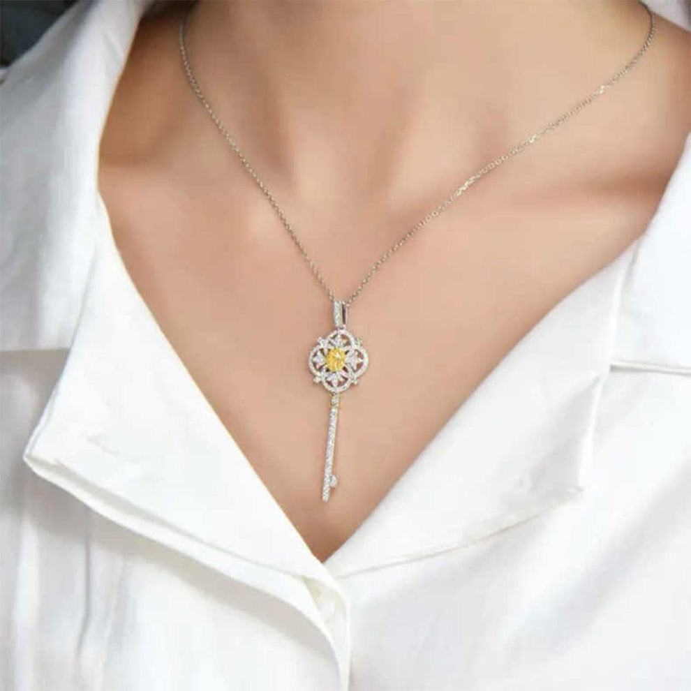 Women's White Gold Yellow Sapphire Four-leaf Clover Key Shape Pendant