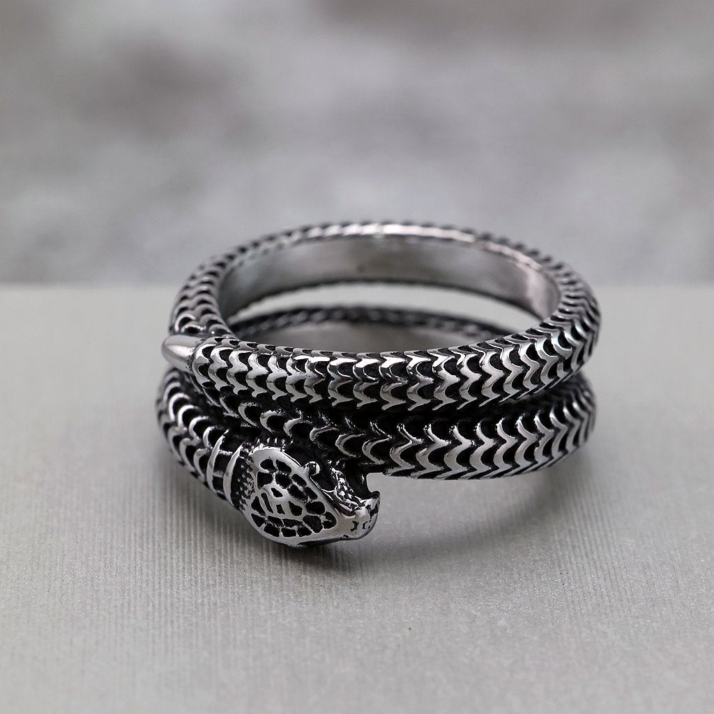 Vintage Stainless Steel Punk 3D Snake Circle Ring for Men