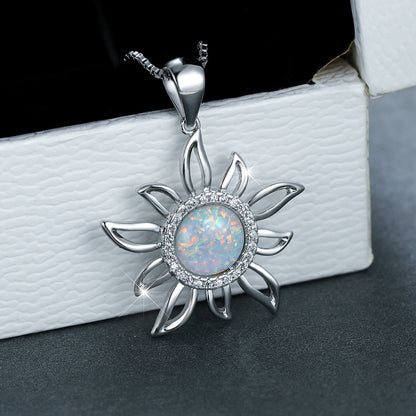 Platinum round blue-white Australian border white diamond sunflower hollow pendant necklace