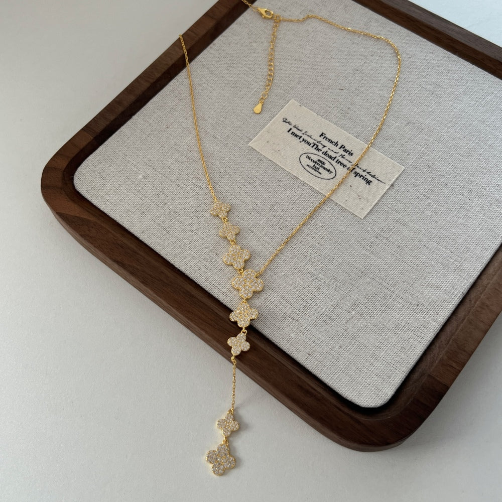S925 Sterling Silver Four-Leaf Clover Pendant Necklace, White Round Zirconia Inlaid Niche Jewelry with Extension Chain
