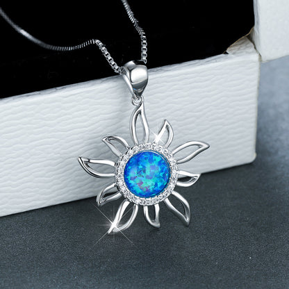 Platinum round blue-white Australian border white diamond sunflower hollow pendant necklace
