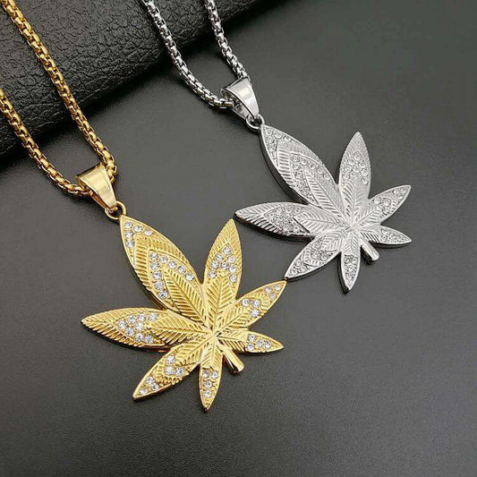 Men's Zircon-encrusted Jamaican Maple Leaf Pendant Necklace