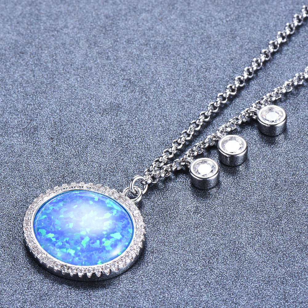 Cold and elegant platinum oval Aubuchon pendant necklace