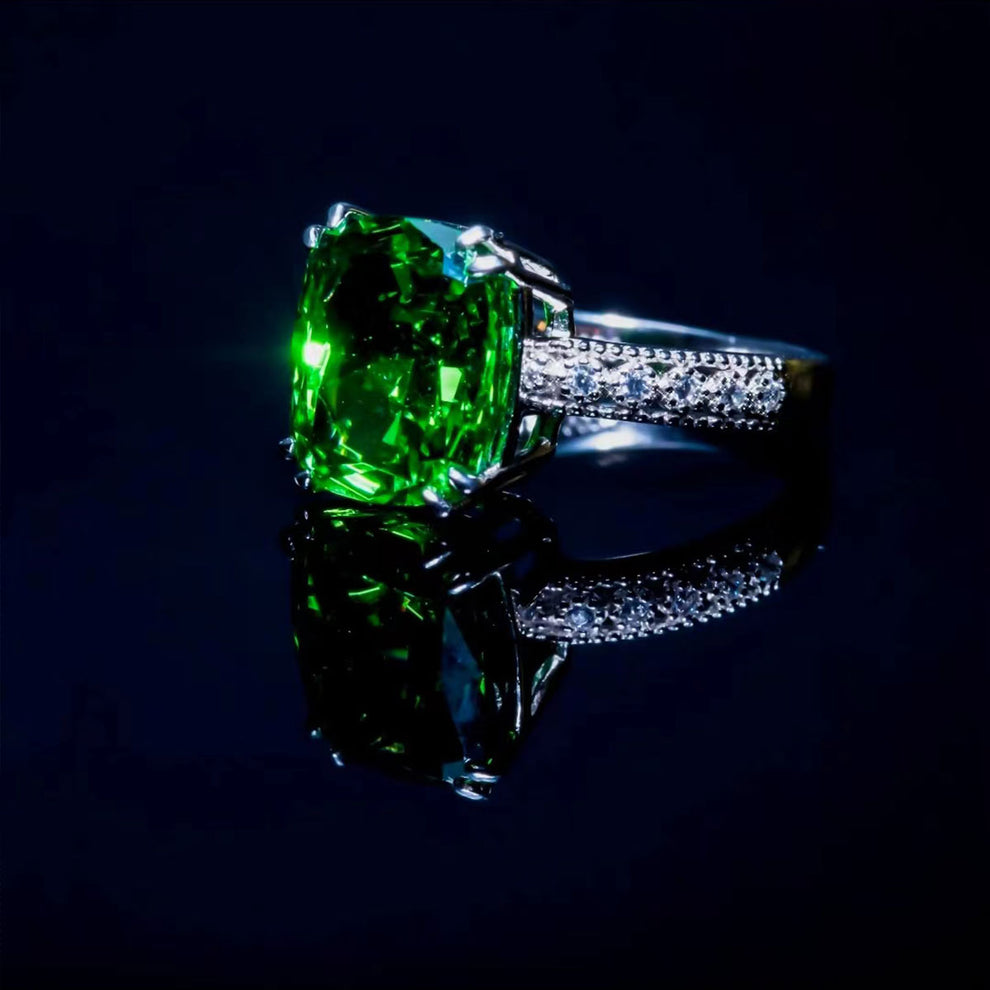 Women's White Gold Bezel Setting Green Gem Retro Adjustable Ring