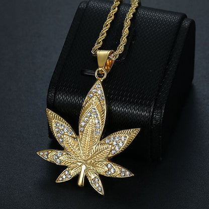Men's Zircon-encrusted Jamaican Maple Leaf Pendant Necklace