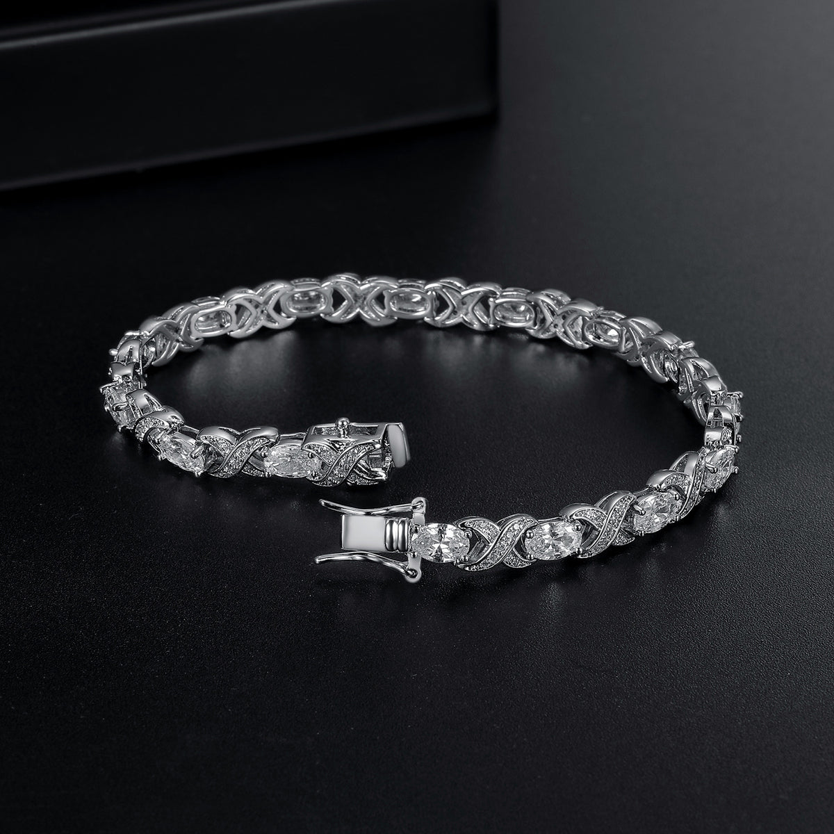 Women&Men's Four-Claw Egg-Shaped Zircon Tennis Bracelet