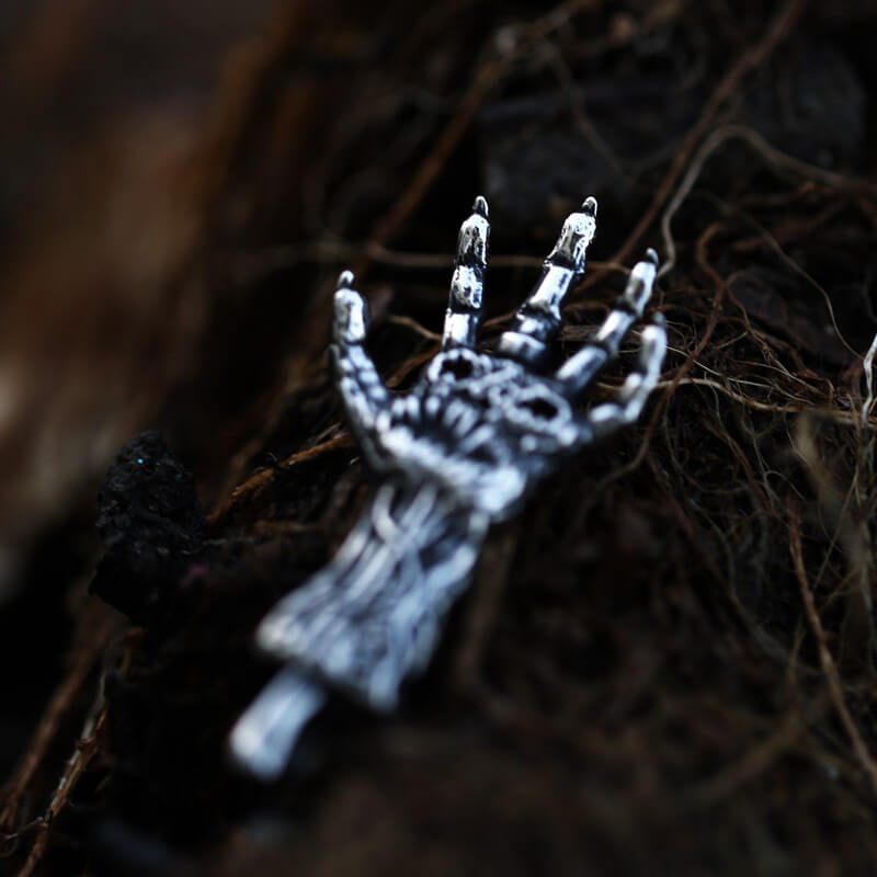 Men's Vintage Skull Hand Pendant Necklace