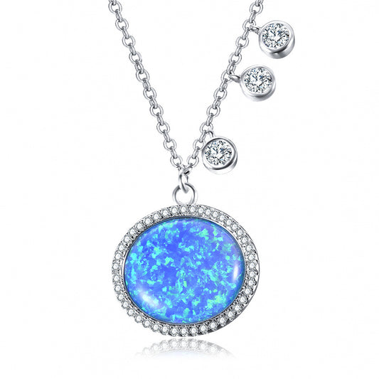Cold and elegant platinum oval Aubuchon pendant necklace