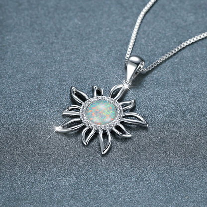 Platinum round blue-white Australian border white diamond sunflower hollow pendant necklace