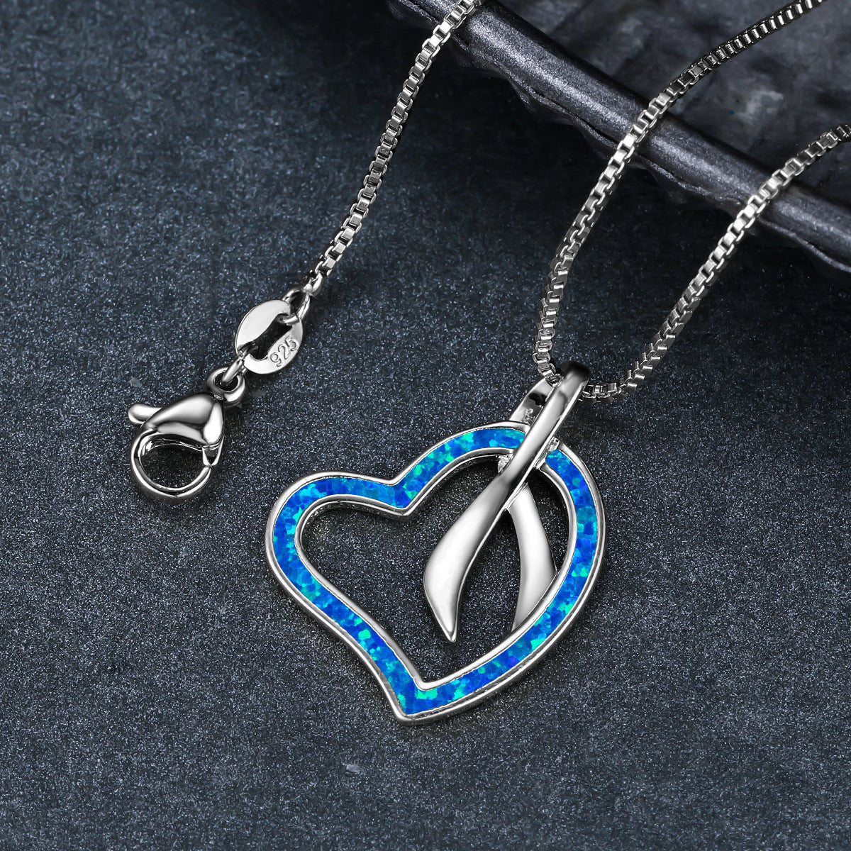 Fashionable blue Australian Babydoll creative pendant necklace