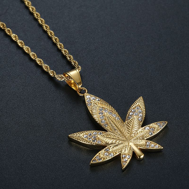 Men's Zircon-encrusted Jamaican Maple Leaf Pendant Necklace