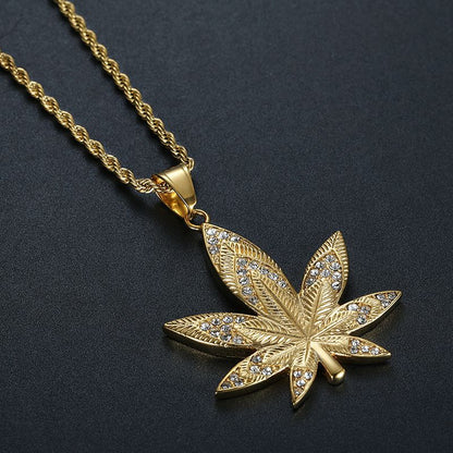 Men's Zircon-encrusted Jamaican Maple Leaf Pendant Necklace