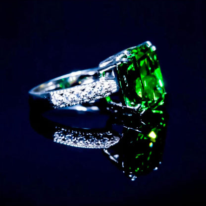 Women's White Gold Bezel Setting Green Gem Retro Adjustable Ring