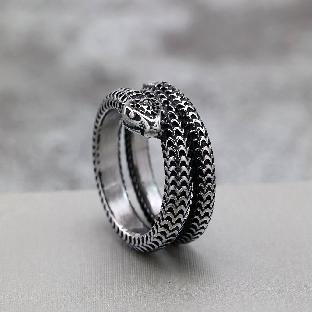 Vintage Stainless Steel Punk 3D Snake Circle Ring for Men
