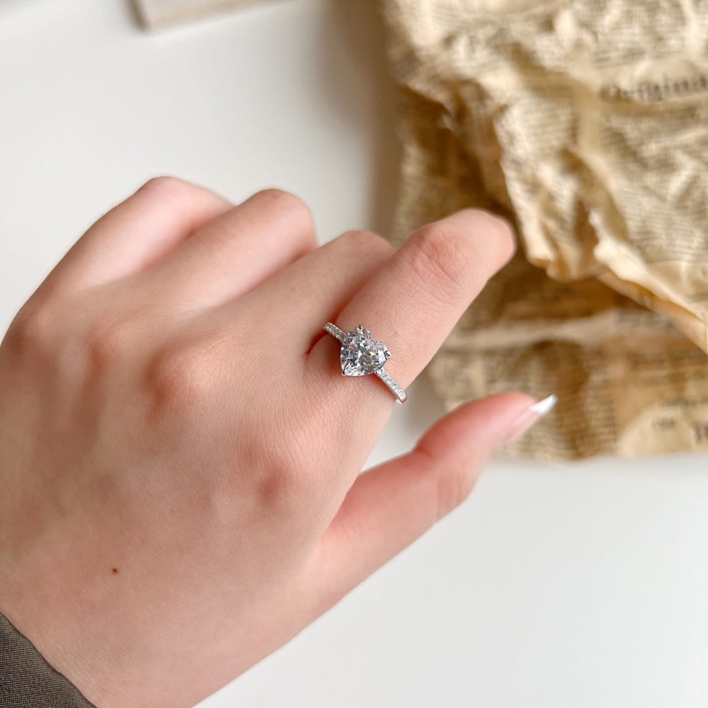 Women's Sparkling Heart Zirconia Ring With Round Accent Zirconia, S925 with White Gold Plating
