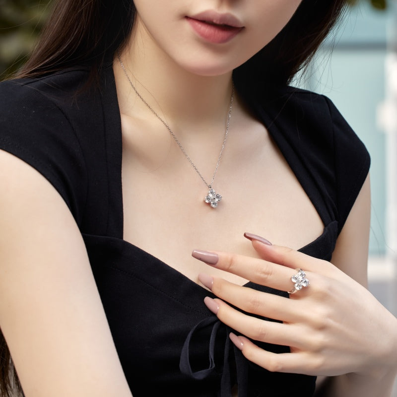 Women's S925 Silver White Gold Tone Ring, White Round Zircon Inlaid Four-Leaf Clover Eight-Pointed Star Ladies Fashion Ring
