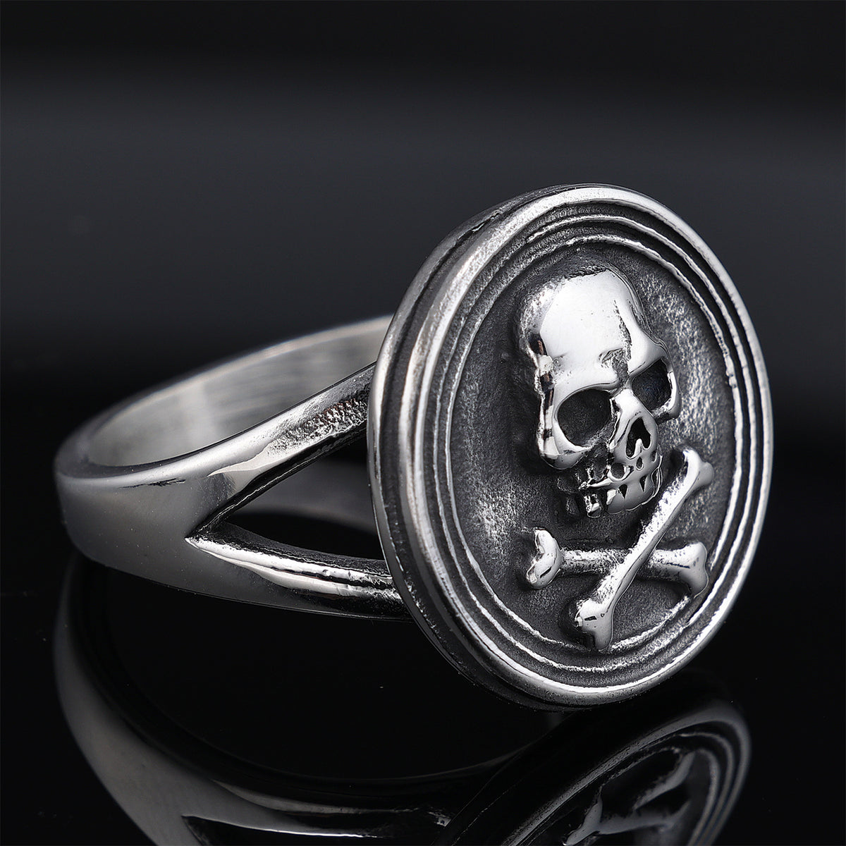 Men's Vintage Round Skull Crossbones Ring