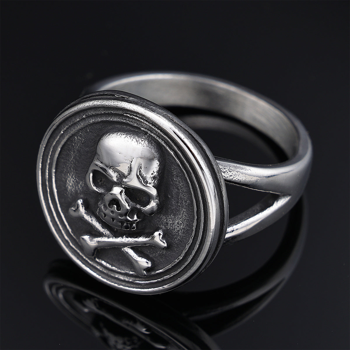 Men's Vintage Round Skull Crossbones Ring