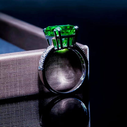 Women's White Gold Bezel Setting Green Gem Retro Adjustable Ring